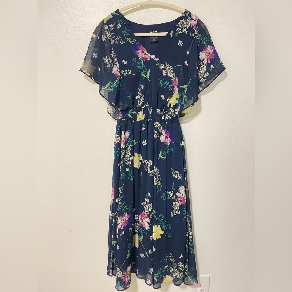 DKNY Navy Floral Chiffon Midi Dress Women’s Size 6 Lined Flutter Sleeves Elastic